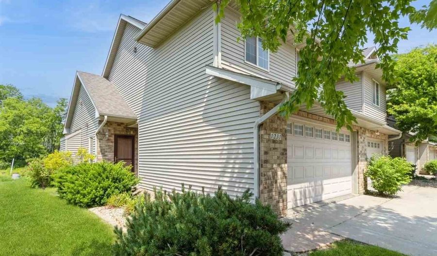 1231 Nicholas Ln, North Liberty, IA 52317 - 3 Beds, 3 Bath