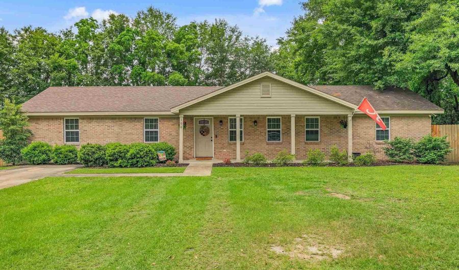 106 W Meadow Dr, Atmore, AL 36502 - 4 Beds, 2 Bath
