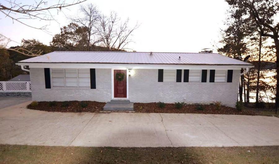 992 CLEAR CREEK Dr, Alpine, AL 35014 - 4 Beds, 2 Bath