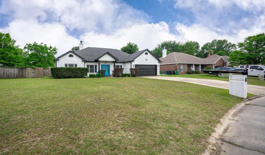 15208 Lisa Dr, Biloxi, MS 39532 - 4 Beds, 3 Bath