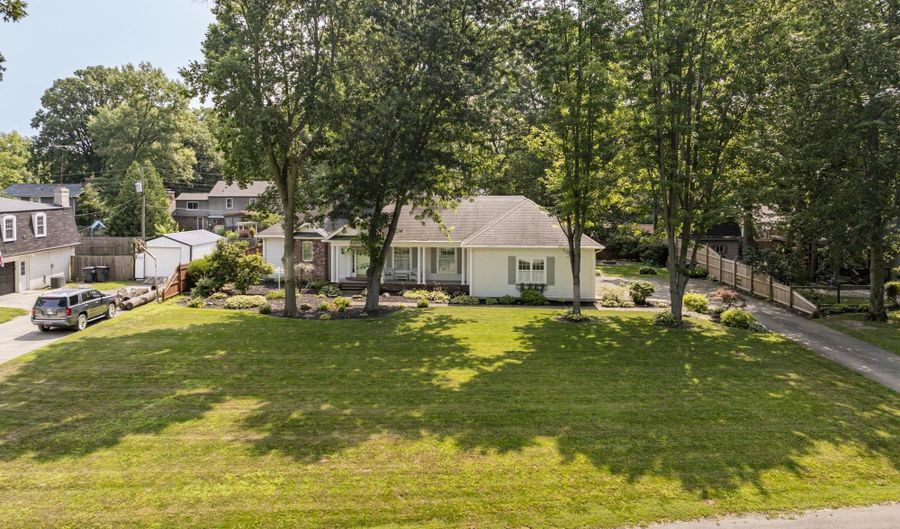2110 Dena Dr, Anderson, IN 46017 - 1 Beds, 2 Bath