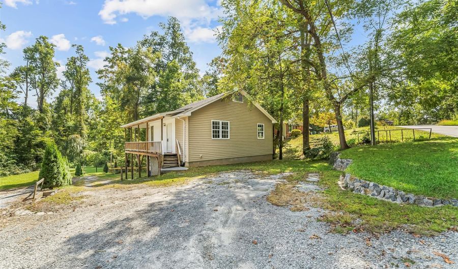 288 Royal Pines Dr, Arden, NC 28704 - 2 Beds, 1 Bath
