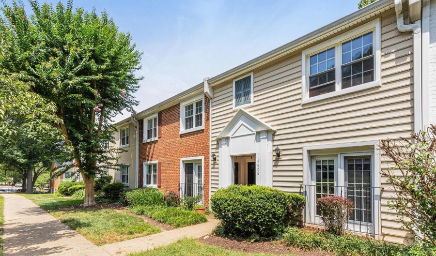 4628 28TH Rd S A, Arlington, VA 22206 - 2 Beds, 1 Bath