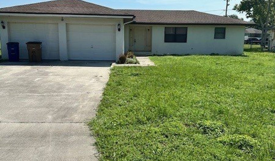2175 Wyandotte Ave, Alva, FL 33920 - 2 Beds, 1 Bath