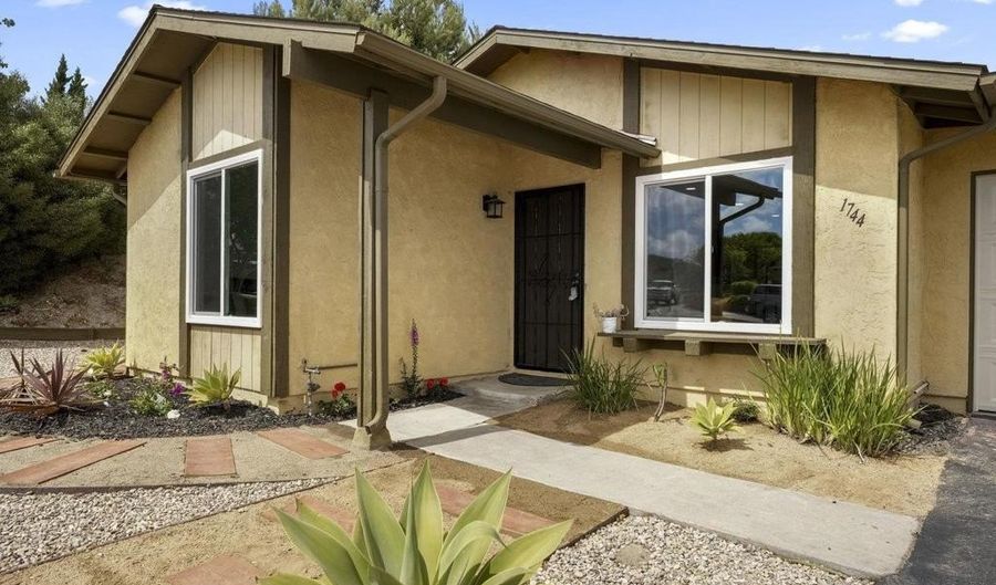 1744 Round Tree Dr, Oceanside, CA 92056 - 2 Beds, 1 Bath