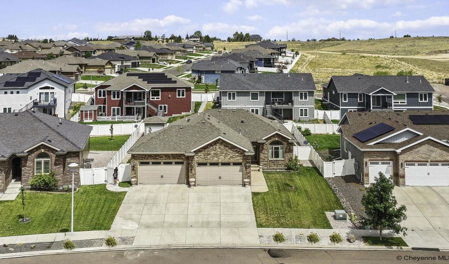 2370 COUNCIL Blf, Cheyenne, WY 82009 - 5 Beds, 4 Bath
