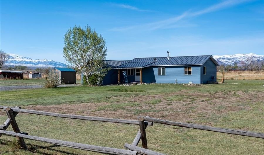 21 Sunburst Dr, Cody, WY 82414 - 2 Beds, 2 Bath