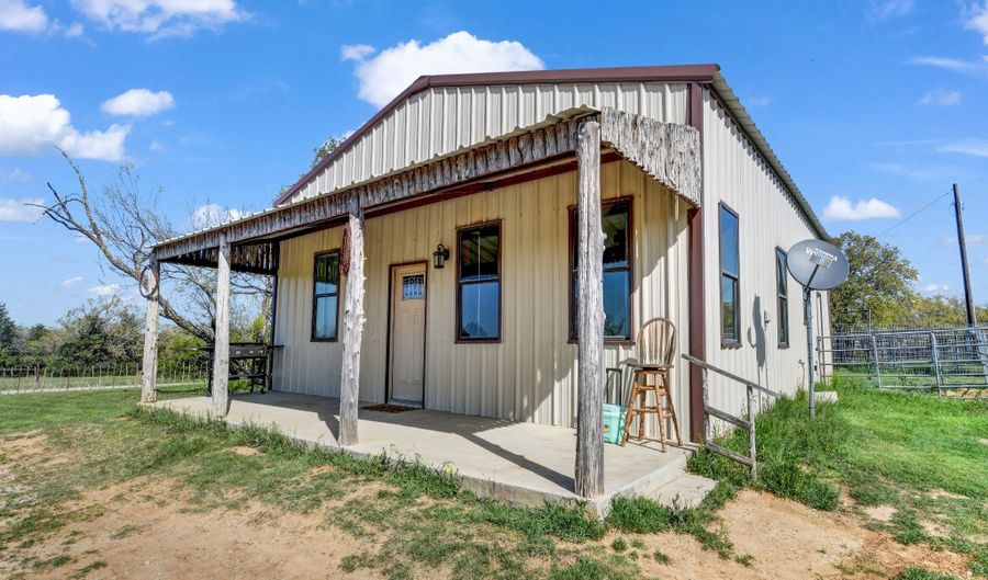 4507 County Road 2690, Alvord, TX 76225 - 2 Beds, 1 Bath