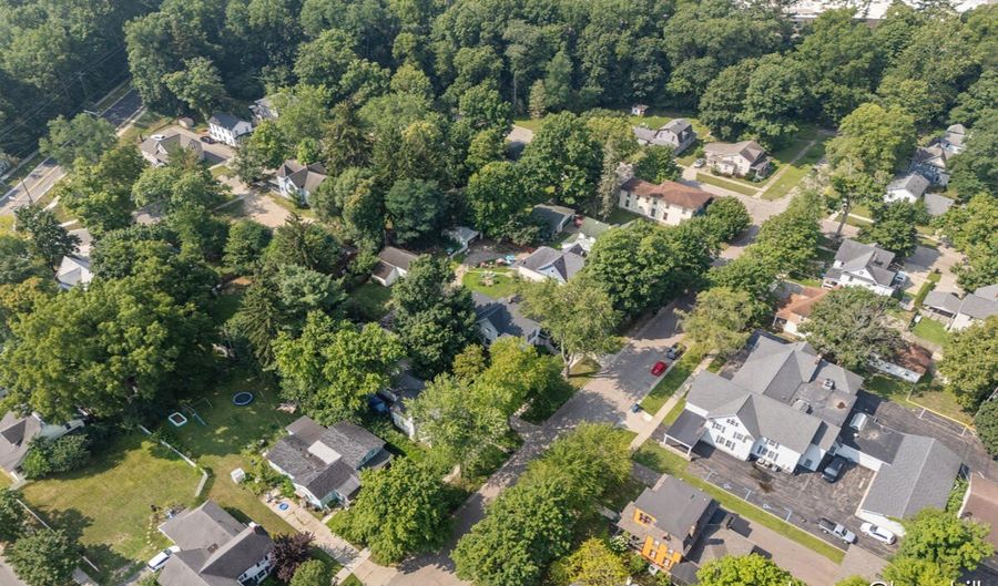 521 Trowbridge St, Allegan, MI 49010 - 5 Beds, 3 Bath