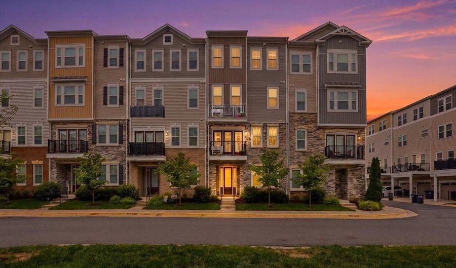 42045 BERKLEY HILL Ter, Aldie, VA 20105 - 3 Beds, 3 Bath