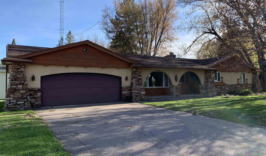1415 1ST Ave, Antigo, WI 54409 - 3 Beds, 2 Bath