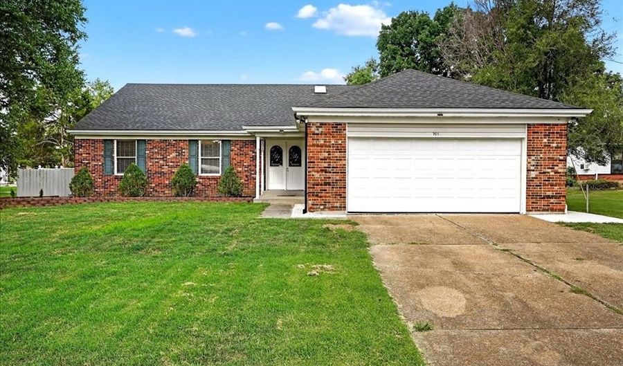 701 Kehrs Mill Rd, Ballwin, MO 63011 - 4 Beds, 3 Bath