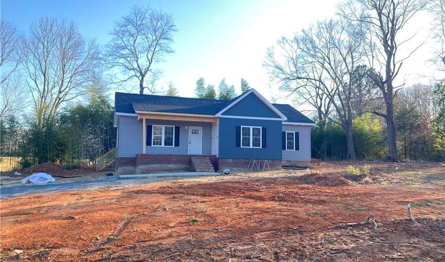 883 Skycrest Country Rd, Asheboro, NC 27205 - 3 Beds, 2 Bath