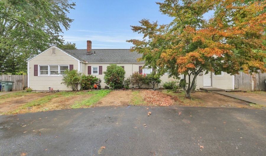 197 Dupont Pl, Bridgeport, CT 06610 - 4 Beds, 2 Bath