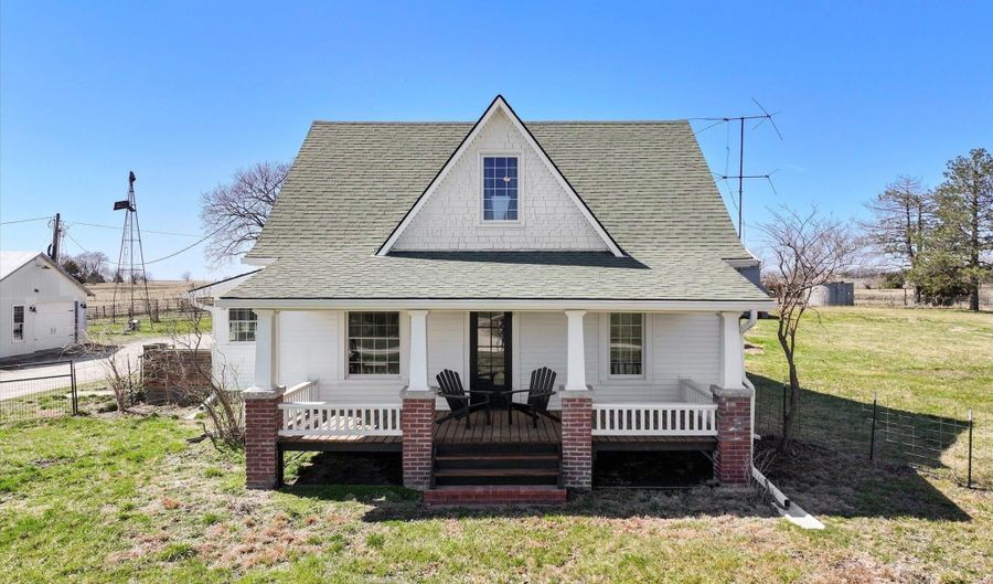137 E 1400 Rd, Baldwin City, KS 66006 - 3 Beds, 1 Bath