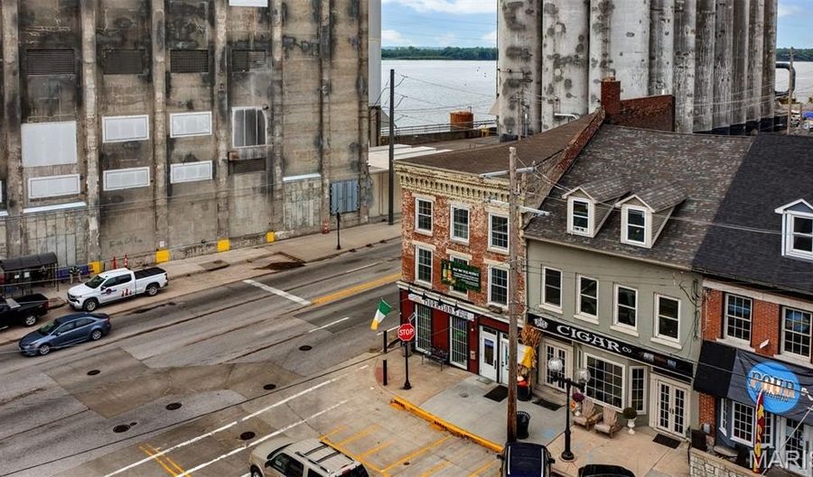 200 State St, Alton, IL 62002 - 2 Beds, 3 Bath