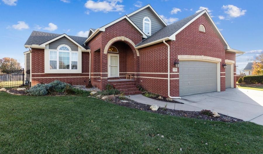 2718 E Bristol Ct, Augusta, KS 67010 - 5 Beds, 3 Bath