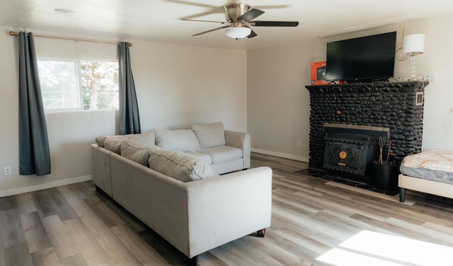 85 E Central Blvd, Cambridge, ID 83610 - 3 Beds, 2 Bath