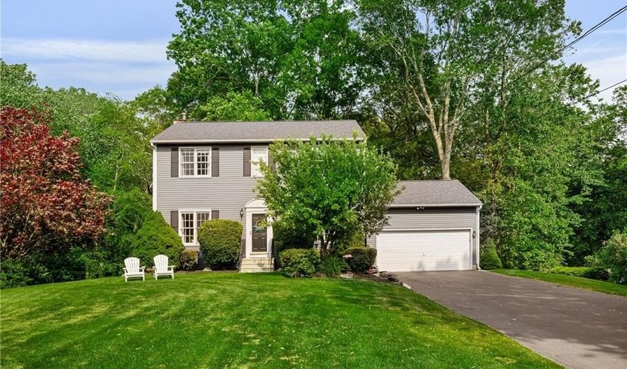 84 Country Hill Ln, North Kingstown, RI 02852 - 4 Beds, 3 Bath