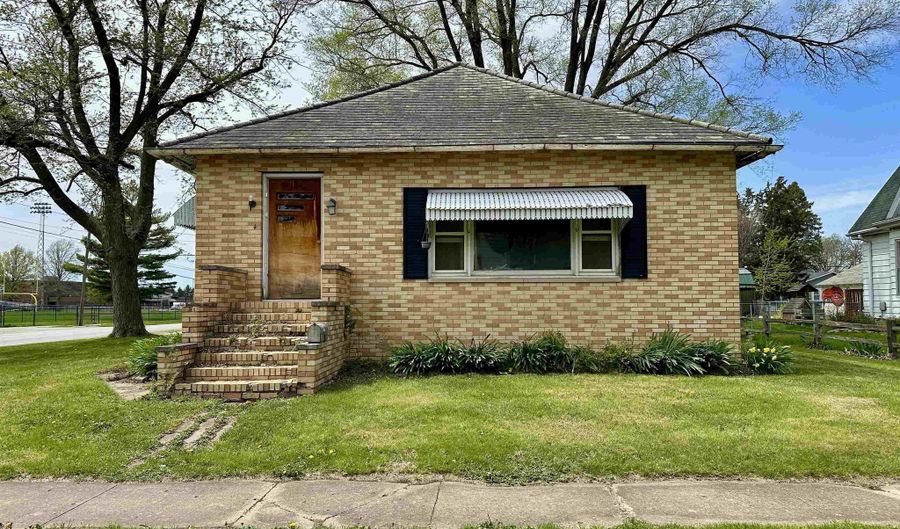 107 S Ohio Ave, Abingdon, IL 61410 - 2 Beds, 1 Bath