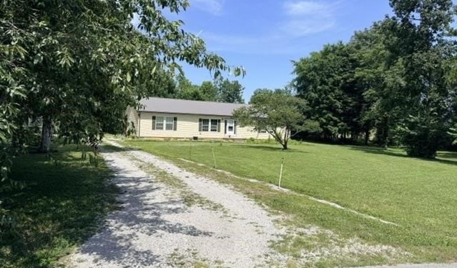 134 Scarbrough Ln, Auburn, KY 42206 - 3 Beds, 2 Bath