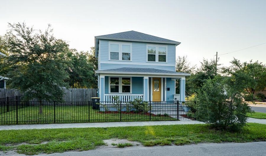 1305 IONIA St, Jacksonville, FL 32206 - 3 Beds, 3 Bath