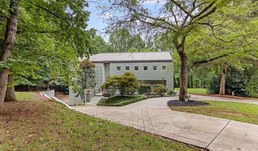 1227 Jules Ct, Charlotte, NC 28226 - 4 Beds, 3 Bath