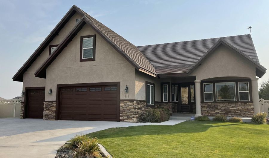 314 San Roma Dr, Dayton, NV 89403 - 3 Beds, 2 Bath