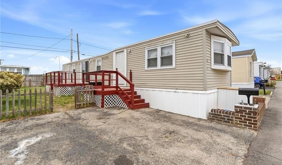 11 East Dr, East Providence, RI 02916 - 2 Beds, 1 Bath