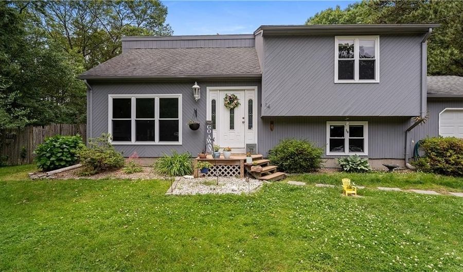 14 Deer Run Dr, Coventry, RI 02816 - 2 Beds, 2 Bath
