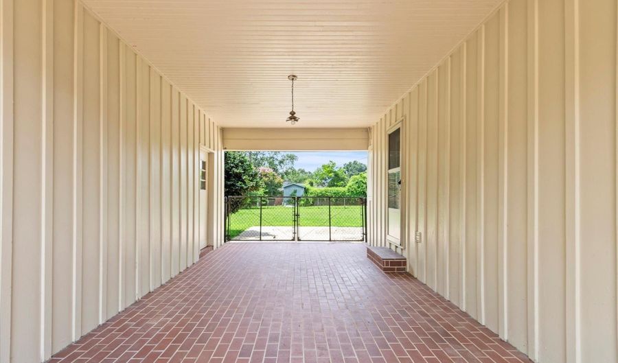1506 S Houston St, Athens, AL 35611 - 2 Beds, 2 Bath