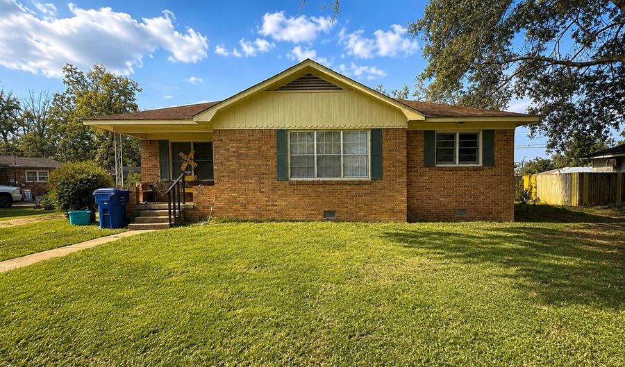 103 Park St, Batesville, MS 38606 - 3 Beds, 1 Bath