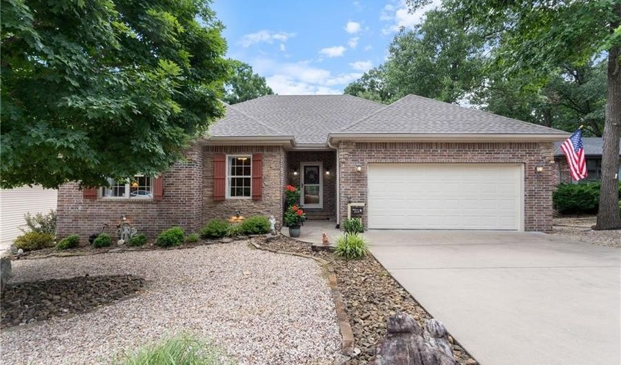18 Yarmouth Dr, Bella Vista, AR 72715 - 2 Beds, 2 Bath