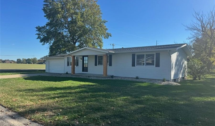 102 Debra Dr, Albers, IL 62215 - 3 Beds, 2 Bath
