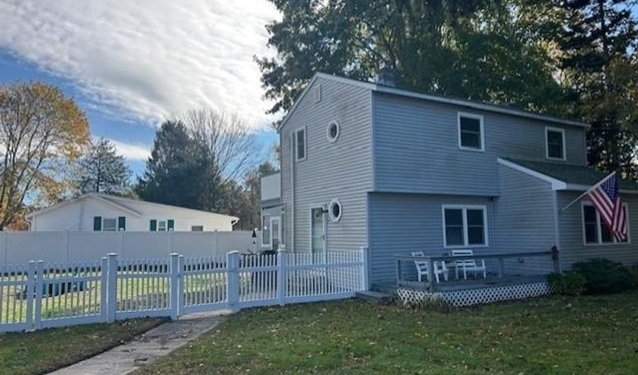 3 Henley St, Charlestown, RI 02813 - 2 Beds, 2 Bath
