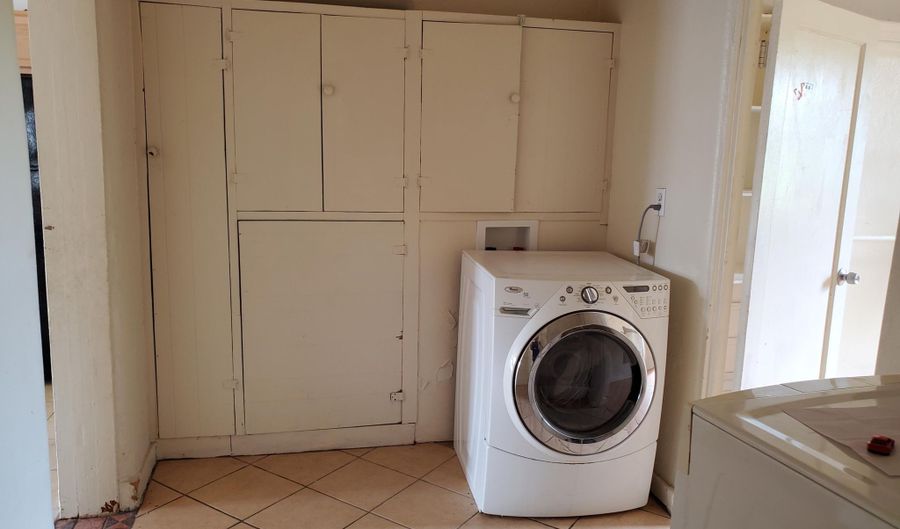302 S 2nd St, Belen, NM 87002 - 4 Beds, 1 Bath