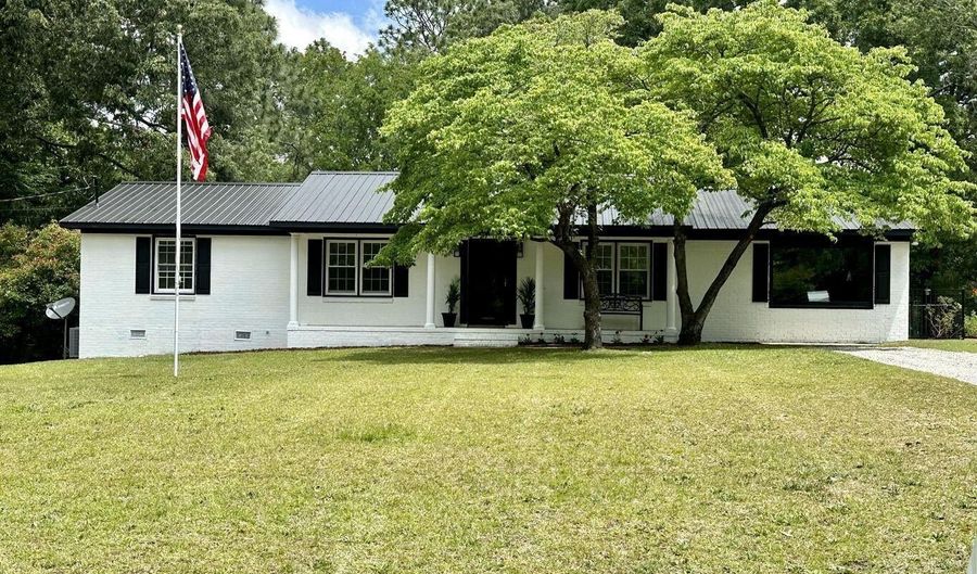 611 E L Ives Dr, Aberdeen, NC 28315 - 3 Beds, 2 Bath