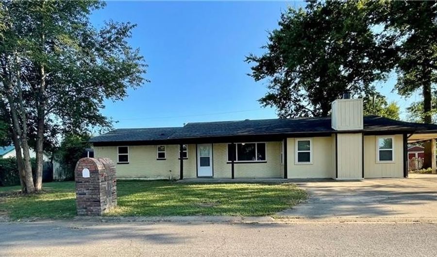 1107 E St, Barling, AR 72923 - 3 Beds, 2 Bath