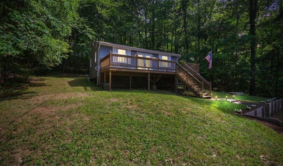 68 Old Oak Trl, Coventry, CT 06238 - 2 Beds, 1 Bath