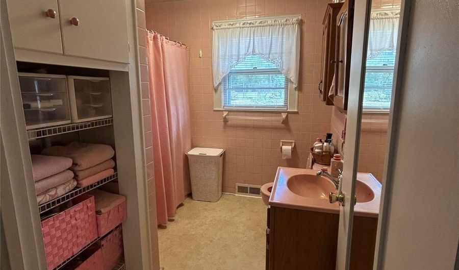 614 Smith St, Albemarle, NC 28001 - 3 Beds, 1 Bath