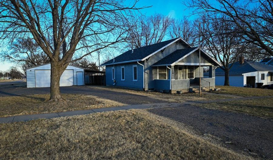 720 10th St, Beaver City, NE 68926 - 3 Beds, 2 Bath