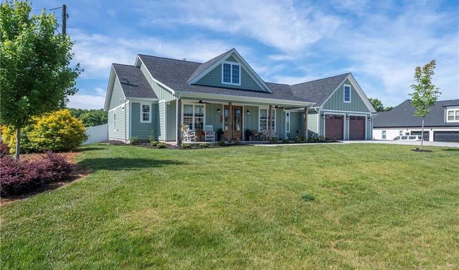 107 Meeting House Ln, Advance, NC 27006 - 4 Beds, 4 Bath