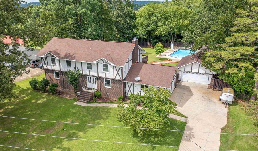 827 CREEK Trl, Anniston, AL 36206 - 5 Beds, 3 Bath