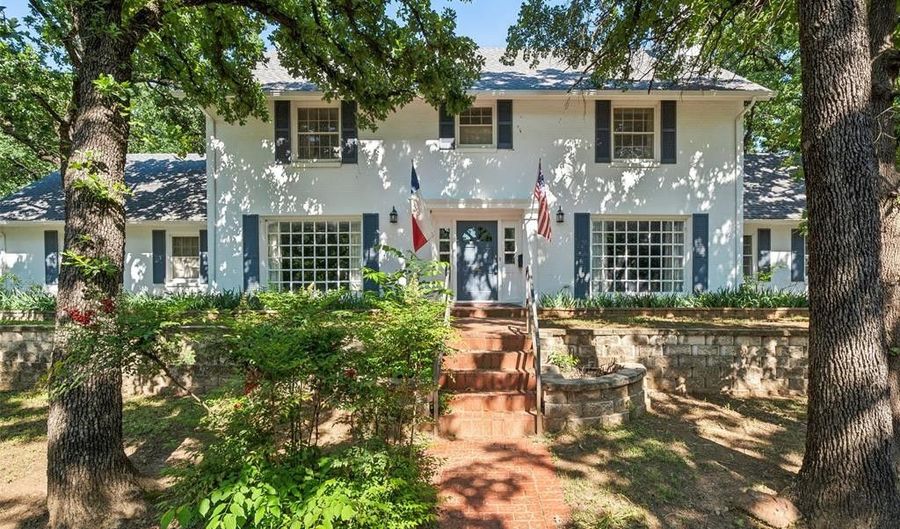 212 Mill Creek Dr, Arlington, TX 76010 - 5 Beds, 3 Bath