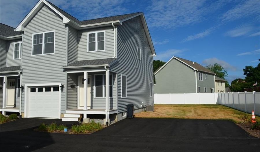 68 Greene St 5, Warwick, RI 02886 - 3 Beds, 3 Bath