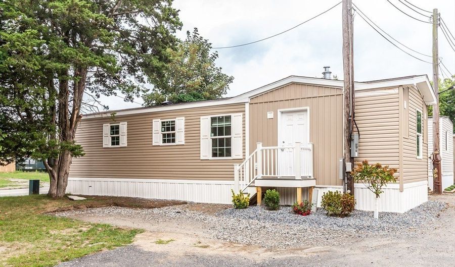 4 Sam St, Acushnet, MA 02743 - 2 Beds, 1 Bath