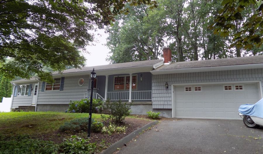 245 Glendale Dr, Bristol, CT 06010 - 2 Beds, 1 Bath