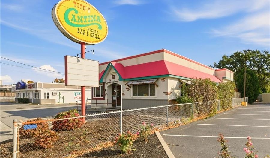 651 W Main Rd, Middletown, RI 02842 - 0 Beds, 0 Bath