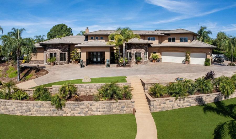 2882 Conestoga Cir, Alpine, CA 91901 - 3 Beds, 5 Bath