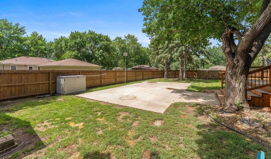 201 S 5th Ave, Brandon, SD 57005 - 5 Beds, 3 Bath